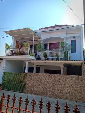RUMAH 2 lantai bangunan baru 3 TAHUN