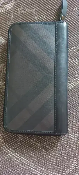 Burberry Long Wallet Preloved