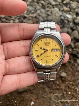 Seiko 5 SNXS Yellow Dial