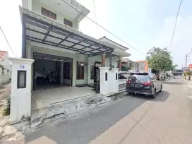 rumah mewah samping Stadion dekat pintu tol