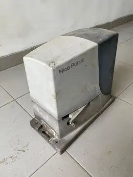 Alat otomasis pembuka pager