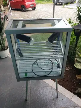 Dijual Murah Warmer/Etalase/Showcase  2 Rak 2 Lampu Sorot