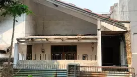 DIJUAL CEPAT RUMAH HITUNG TANAH SAJA DI KEBAYORAN COCOK DIBANGUN KOSAN