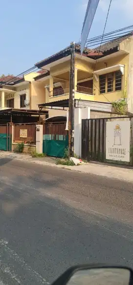 Rumah bagus lokasi strategis pinggir jalan seturan dekat UPN