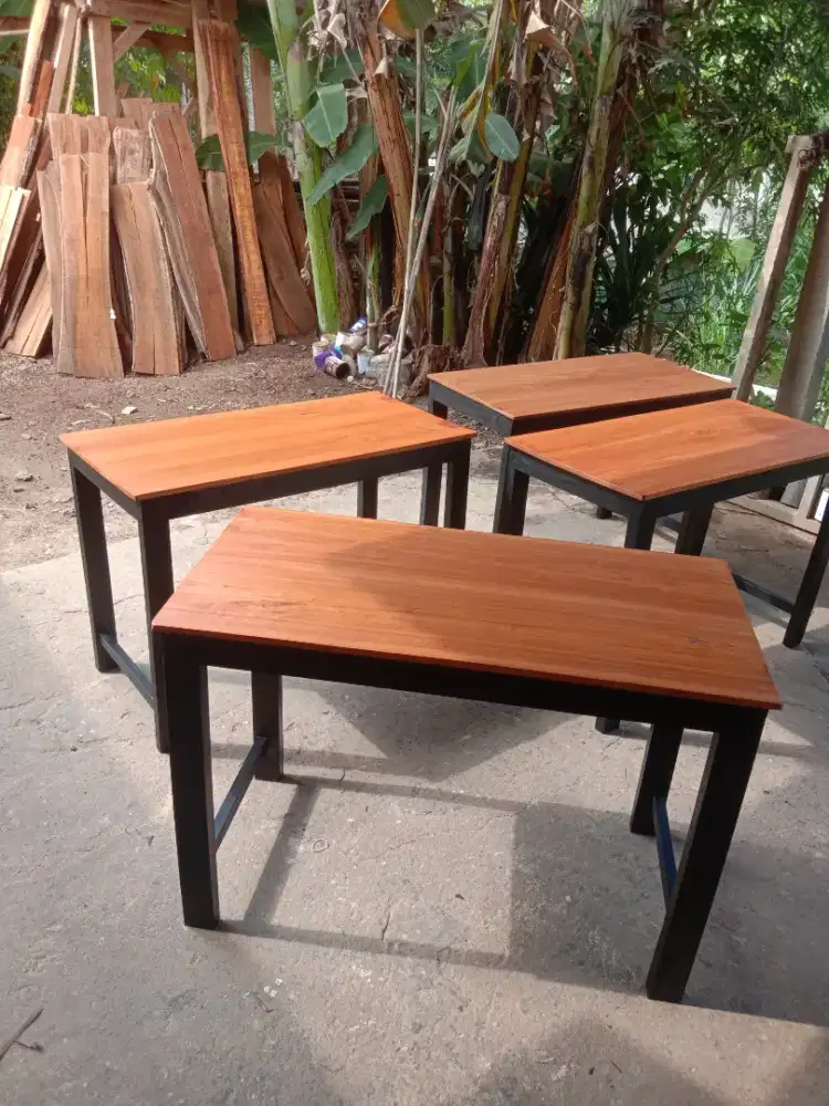 Meja warung kopi
