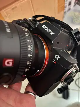 Sony A7R Mark ii / Full Set (lensa dan baterai)