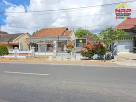 Dijual Tanah Bonus Bangunan Rumah Tepi Jl. Srono - Muncar, Banyuwangi