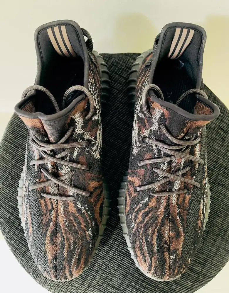 Sepatu ADIDAS YEEZY BOOST size 44