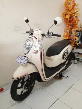 Scoopy fi th.2014 putih pajak plat baru!!!