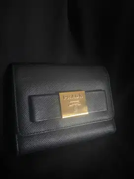 Dompet prada hitam