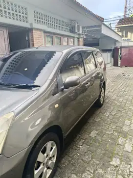 Nissan Livina 2010 Bensin