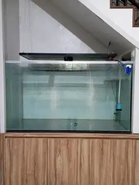 Aquarium besar bekas