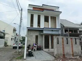 Rumah 600 jt-an 2 Lantai Colomadu Solo (8 menit ke Bandara)