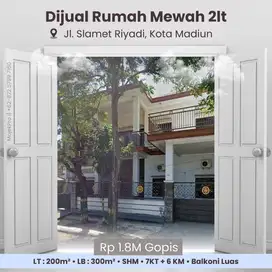 RUMAH MEWAH di Depan Kampus Unipma Madiun