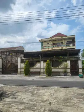 Dijual Rumah Mewah 2 Lantai dengan Kolam Renang Indor di SUkoharjo