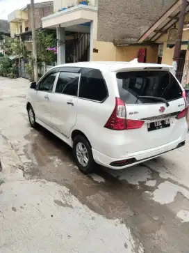 Daihatsu xenia x 2015