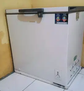 DIJUAL CEPAT FREEZER 210 LTR