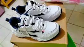 Sepatu Fila Taurus V3 putih