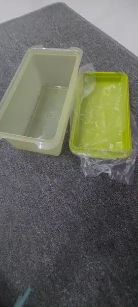 Tupperware tempat roti tawar