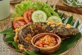 Pecel Lele dan Ayam Geprek