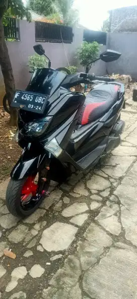 Nmax Abs warna hitam