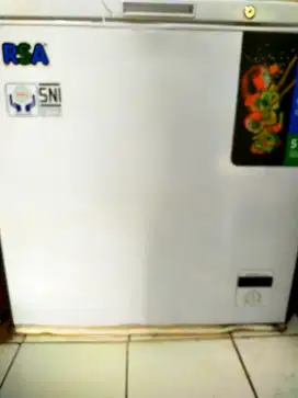 Jual Freezer baru 2 bulan pemakaian Rp.2.500.000 nego dikit