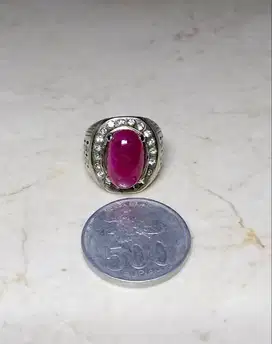 Cincin batu Ruby