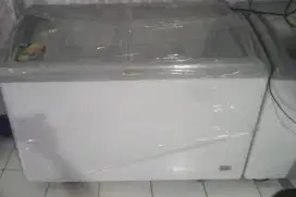 Freezer Aucma 330Liter