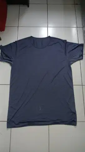 Tshirt outdoor Airsm Uniqlo Preloved