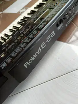 Roland E28 synthesizer inteligent