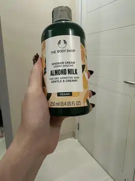 Dijual Body Shop - Shower Cream Almond Milk