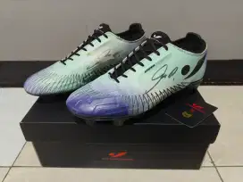 Sepatu Bola Concave M10 Halo FG - Gradient (Tanda Tangan Mesut Özil)