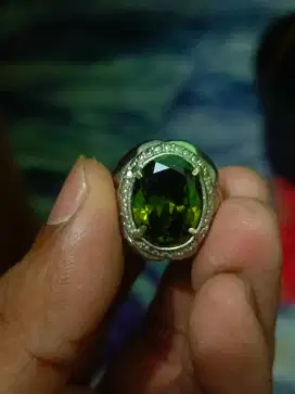 Cincin batu permata green peridot