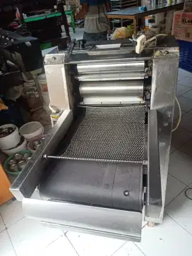 Mesin dough molder/mesin gulung roti tawar