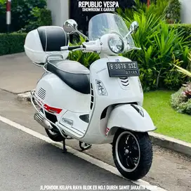 Vespa GTS 150 3V TH 2015 Warna PUTIH PERFECT CONDITION.