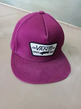 topi snapback vans