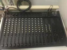 Mixer peavey unity series 2000