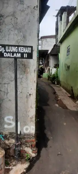 Di kontrakan rumah