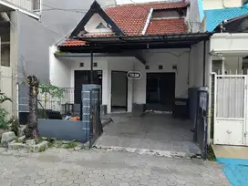 disewakan rumah 1 lantai di Taman pondok Indah wiyung  kosongan