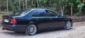 Bmw e39 528i hitam matic