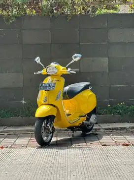 Piaggio Vespa Sprint IGET ABS FACELIFT 150 ie tahun 2019 warna Kuning