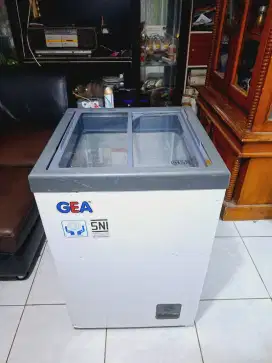 FREEZER GEA 100L ORI 1,5 AJA SAMA ANTAR