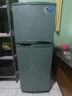 Kulkas sharp 2 pintu ori