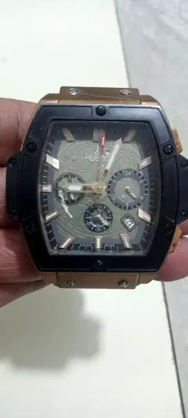 Di jual jam tangan Hublot Geneve  kondisi normal & mulus