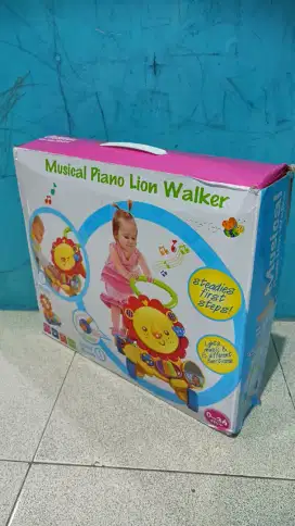 Baby walker musical untuk belajar jalan