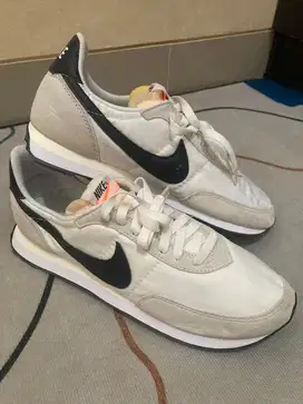 Nike men's waffle trainer 2 size 41 putih baru belum pernah di pakai