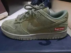 Sepatu Nike x Supreme BNIB sz 40