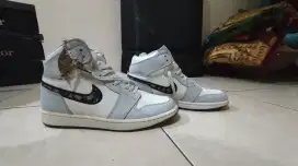 sepatu nike X diorr warna abu-putih