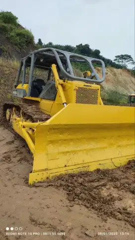 Dozer KOMATSU D85 2011
Jual & Rental di Samarinda