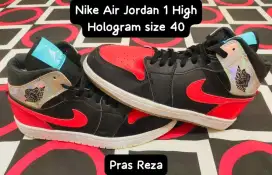 Sepatu Nike Air Jordan 1 High Hologram size 40 made in China.